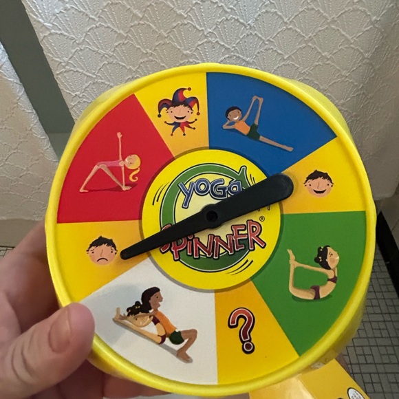 Yoga Spinner game - New in box ! All cards are sealed! Box is torn a little! - Picture 8 of 10